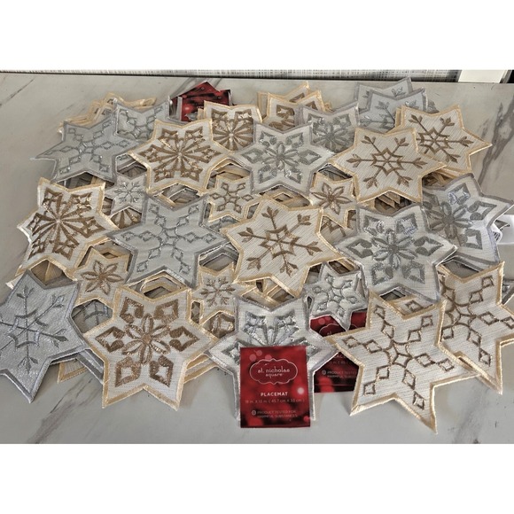 Christmas Placemats Snowflake Stars Cutouts Lot of 8 Silver Gold Cream New! BxDD - Picture 3 of 5